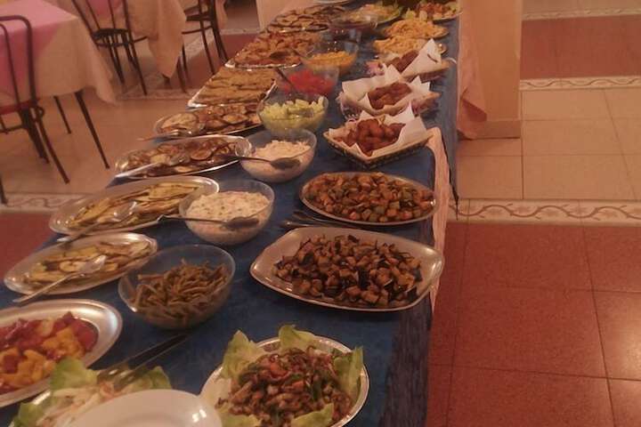Dining 9 of 16