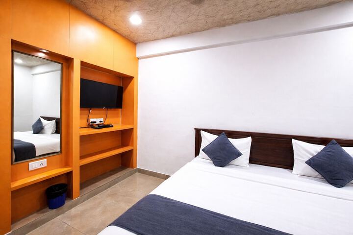 Room 9 of 24