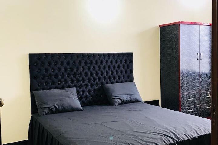Room 9 of 29