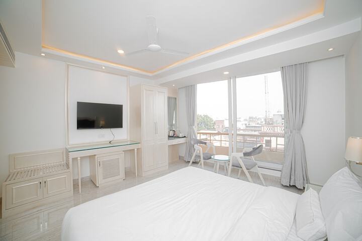Room 13 of 76