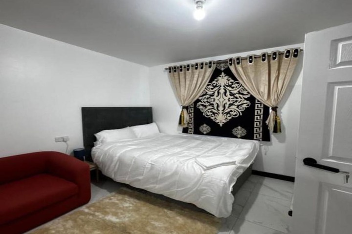 Room 4 of 23