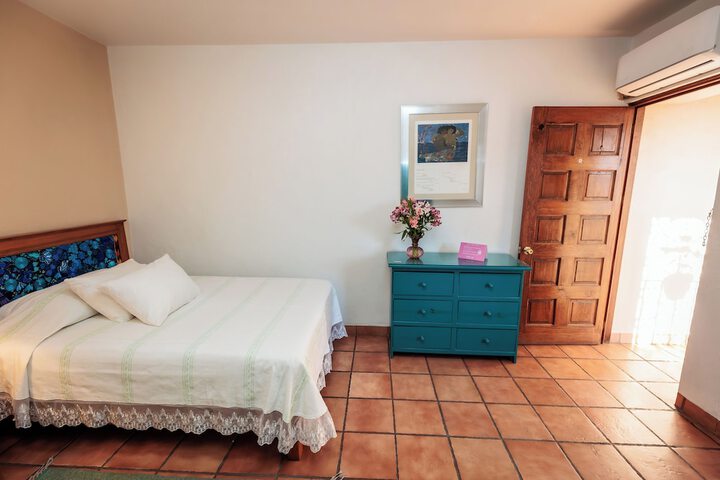 Room 30 of 102