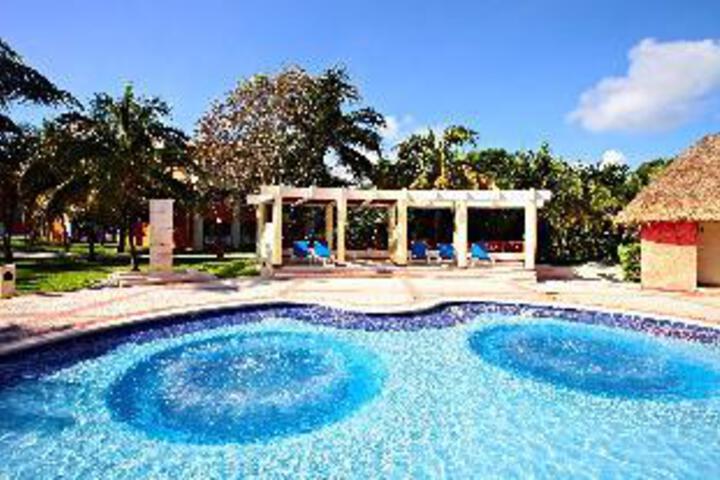 Hotel Pool