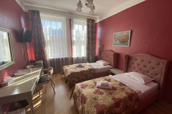 Room 70 of 272