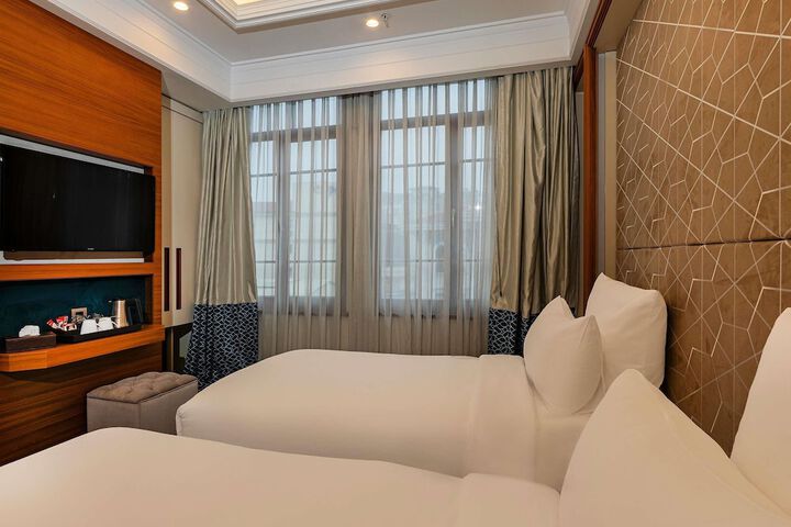 Room 52 of 105
