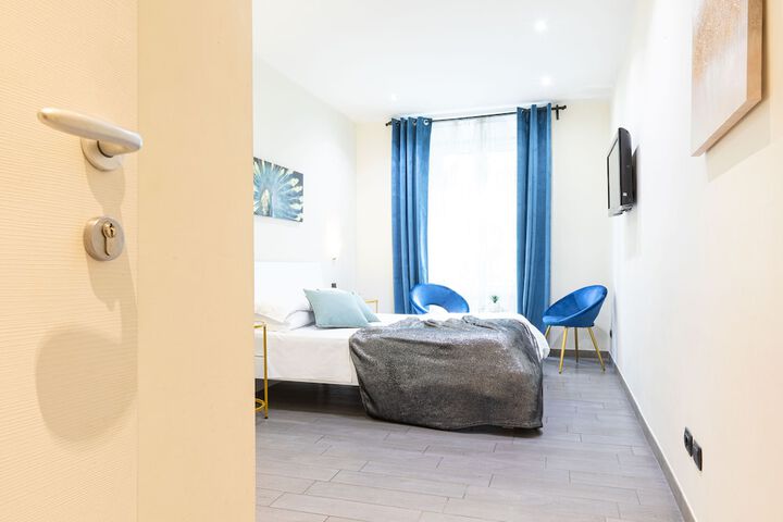Room 10 of 27