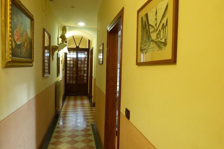 Ballroom/Hall 25 of 31