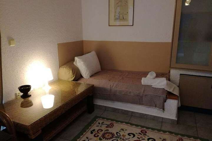 Room 3 of 8