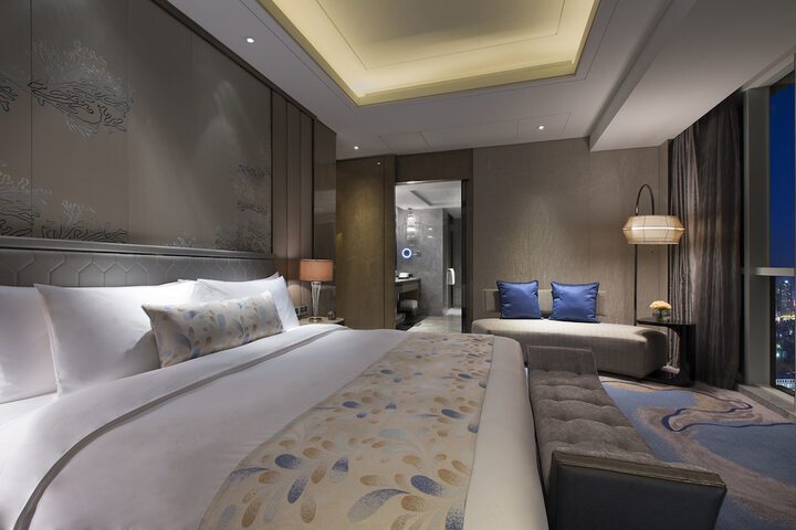 Room 4 of 74