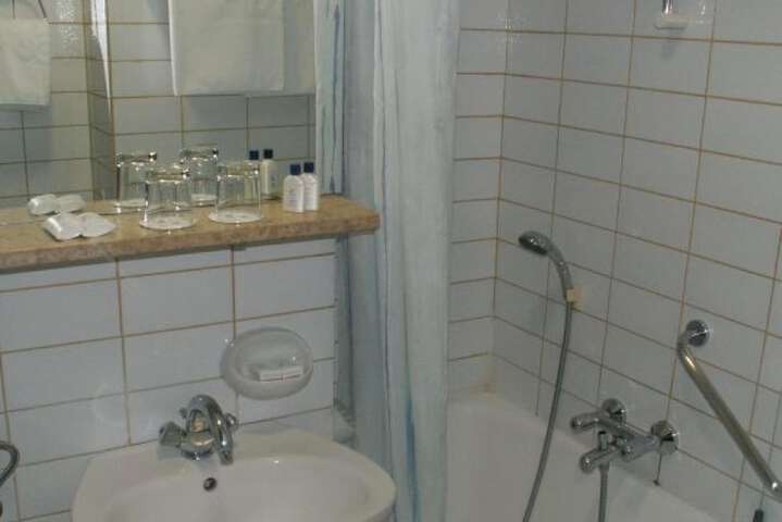 Room 33 of 57