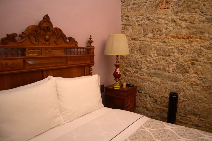 Room 8 of 47