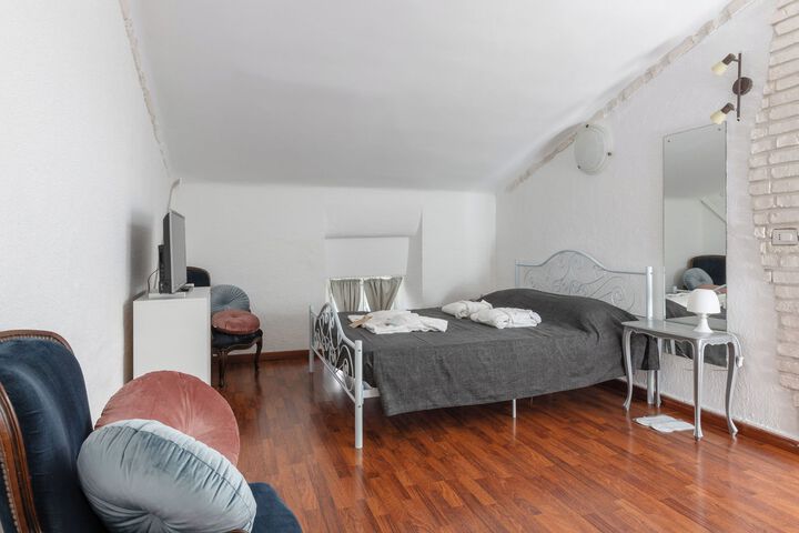 Room 17 of 18