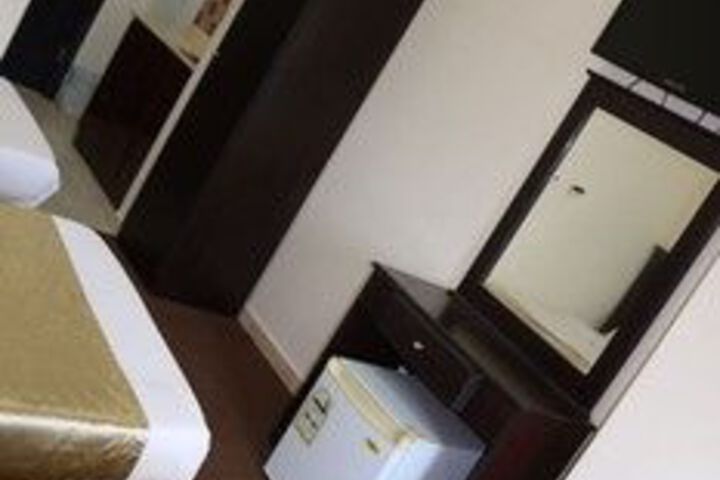 Room 8 of 27