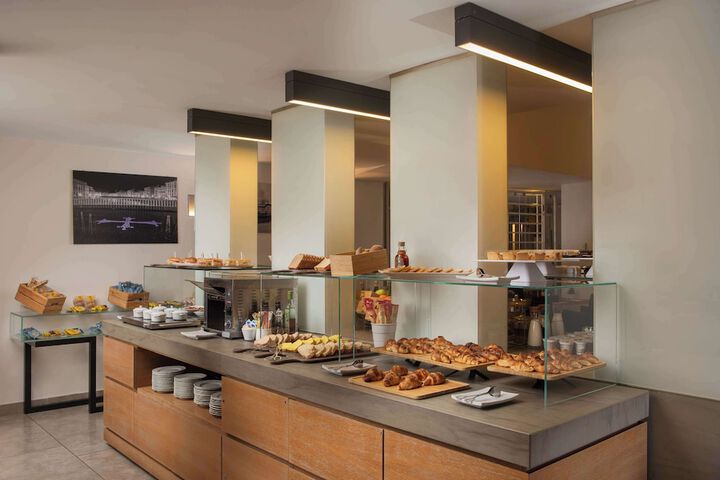 Breakfast/Coffee Service 38 of 46