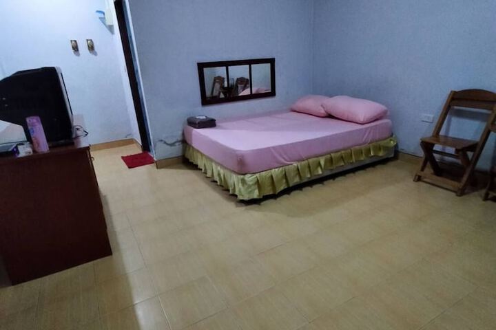 Room 10 of 34