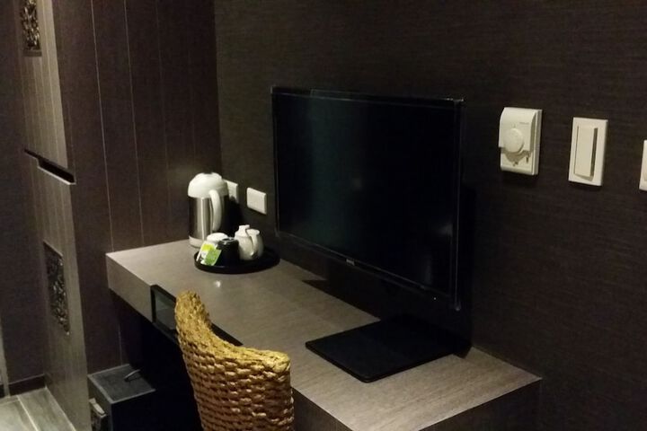 Room 33 of 106