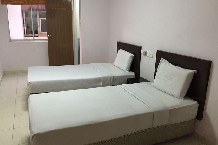 Room 8 of 48