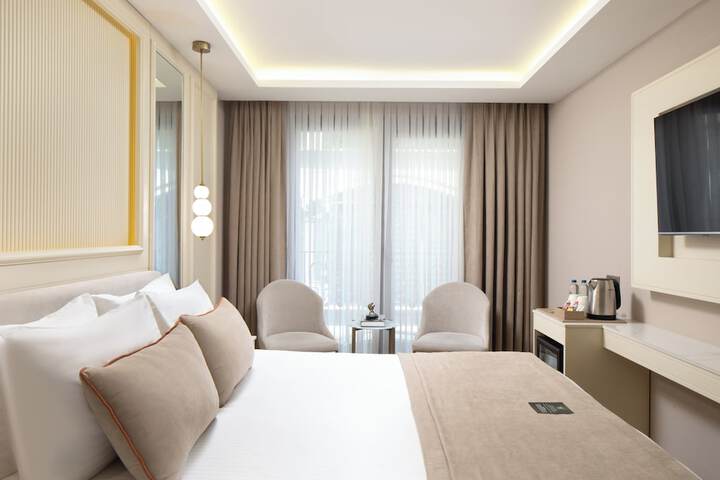 Room 6 of 16