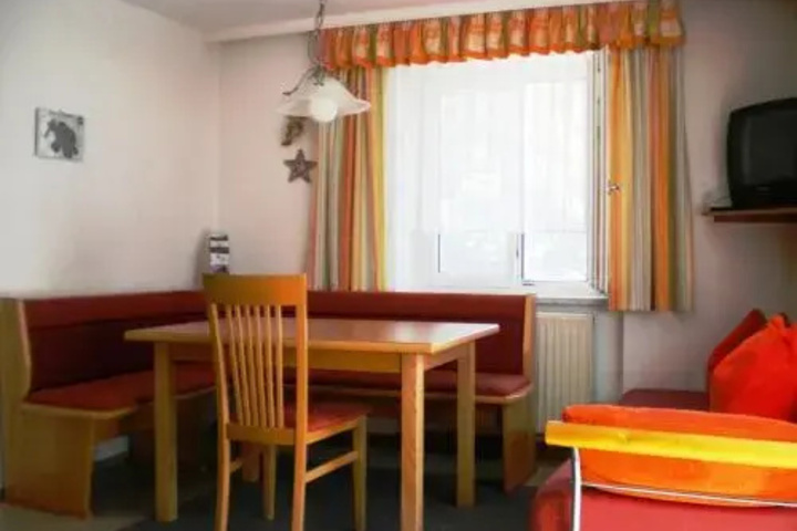 Room 3 of 8