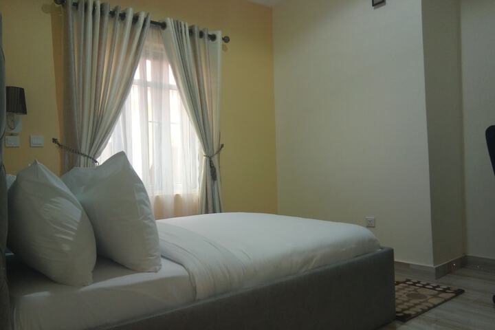 Room 5 of 32