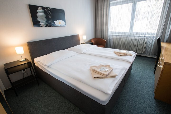Room 14 of 28