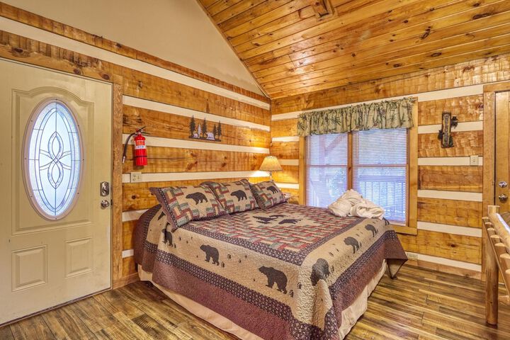 Room 4 of 25