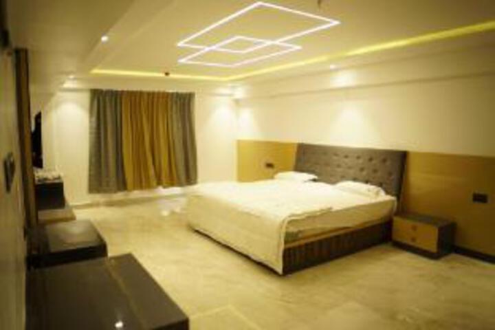 Suite 5 of 7