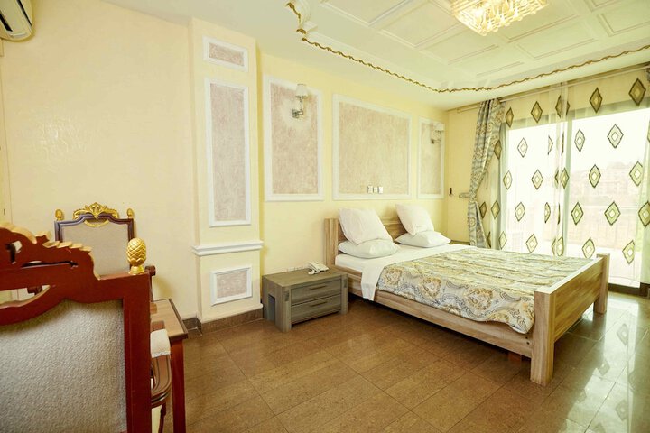 Room 19 of 87