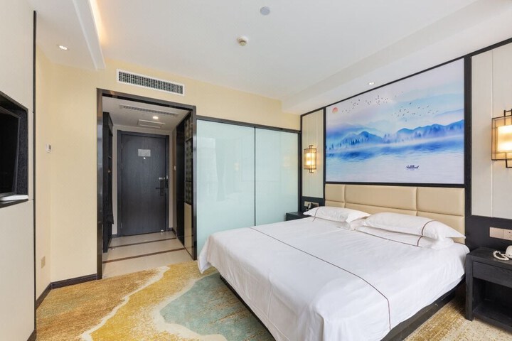 Room 14 of 18