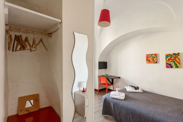 Room 7 of 66