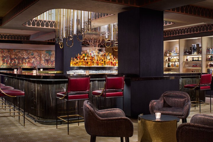 Lounge 50 of 75