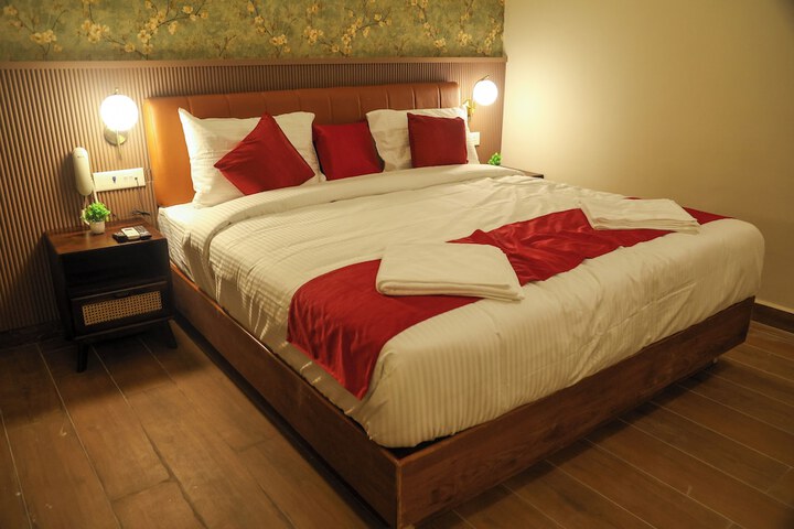 Room 33 of 65