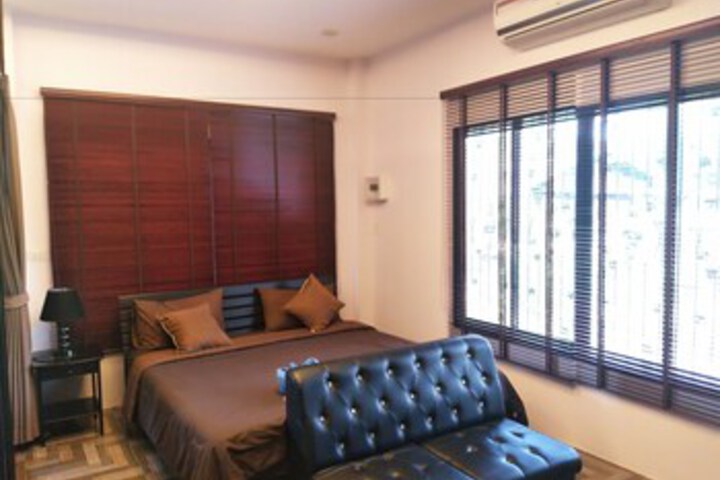 Room 11 of 23
