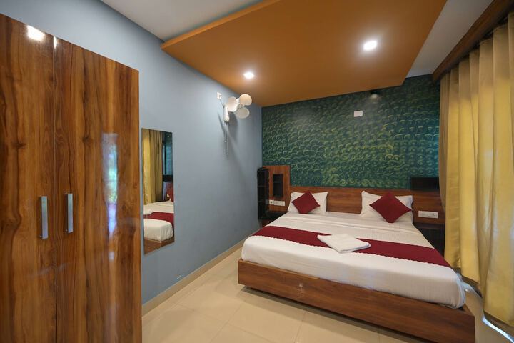 Room 2 of 77