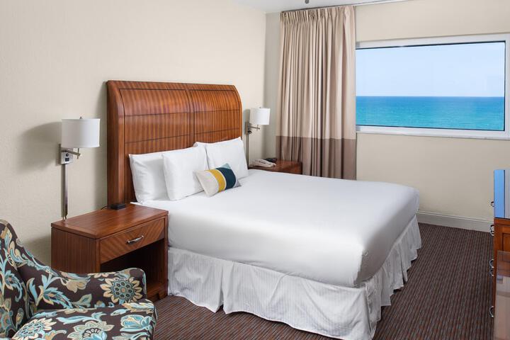 1 King Bed Accessible (14 of 18)