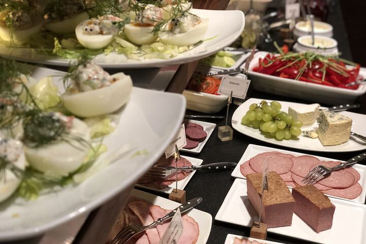 Dining 95 of 105