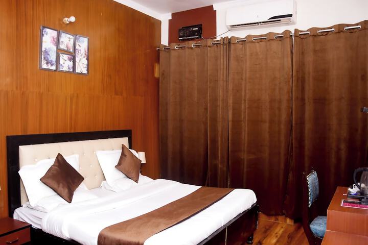 Room 5 of 13