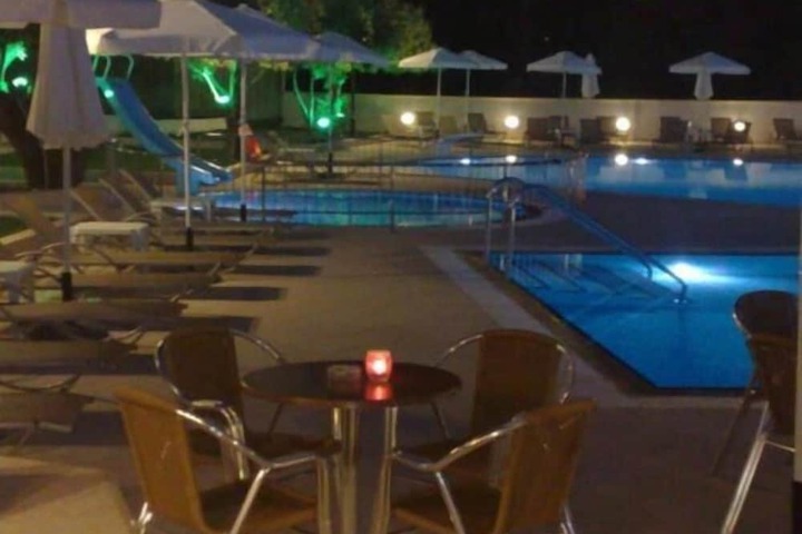 Hotel with Pool
