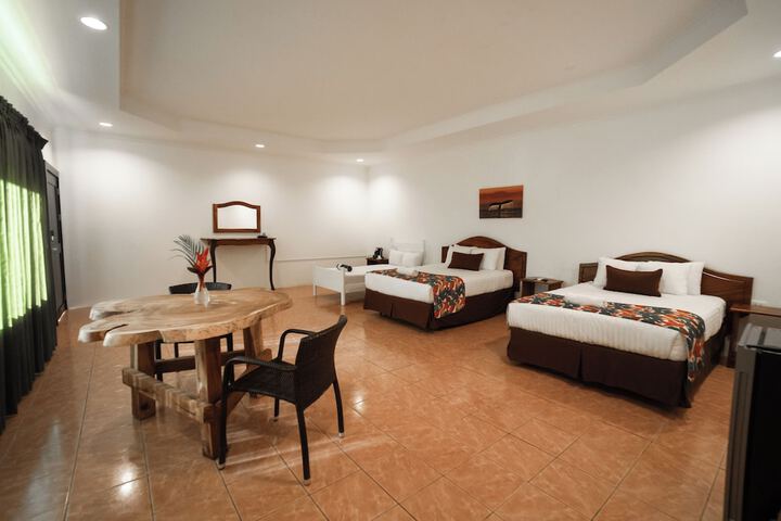 Room 6 of 105