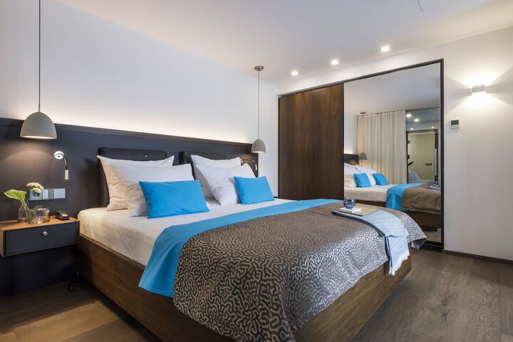 Room 3 of 44