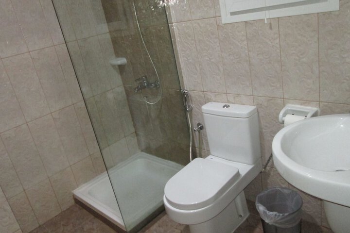 Room 6 of 13