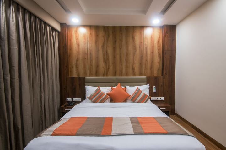 Room 9 of 34