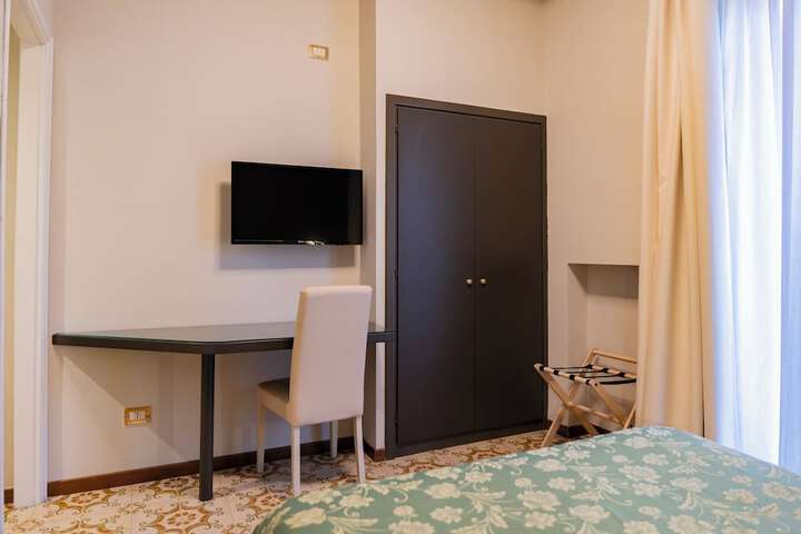 Room 18 of 115