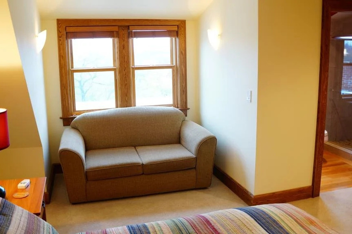 Room 9 of 19