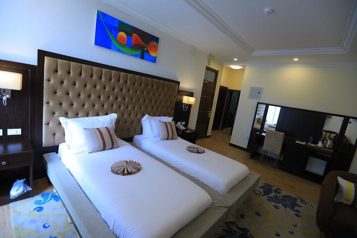 Room 8 of 37