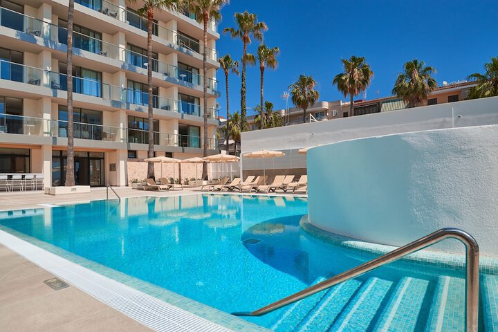 Hotel Pool