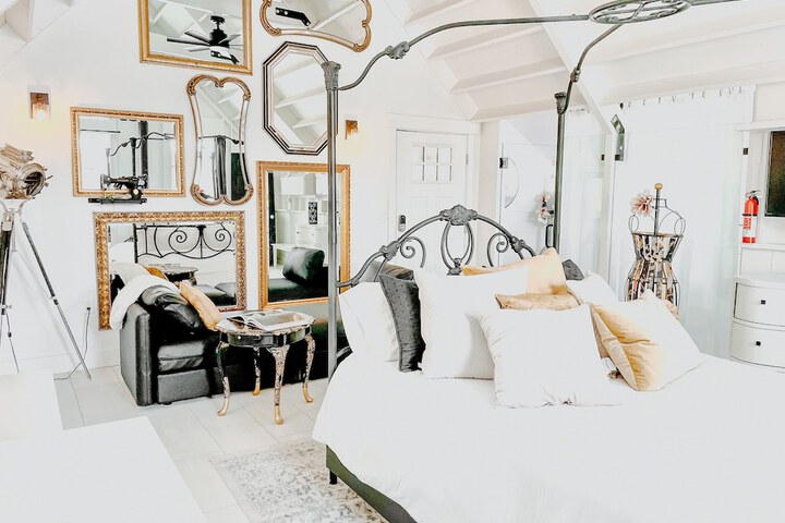 Room 4 of 230
