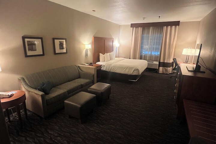Room 6 of 46