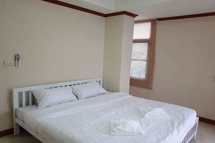 Room 12 of 34