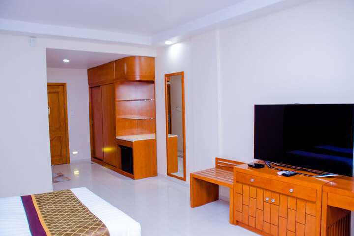Room 9 of 47